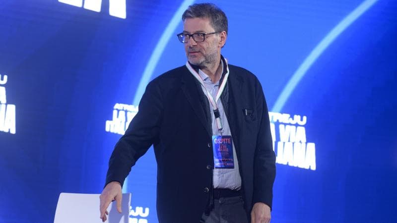 Il ministro dell'Economia Giancarlo Giorgetti sul palco di Atreju
