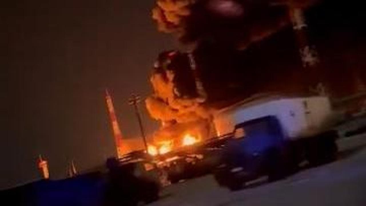 Russia, droni ucraini bombardano un deposito di carburante nella regione di Oryol