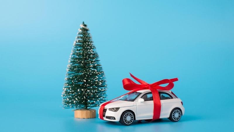 Ecco i 5 regali di Natale da mettere sotto l’albero per gli appassionati di automobili