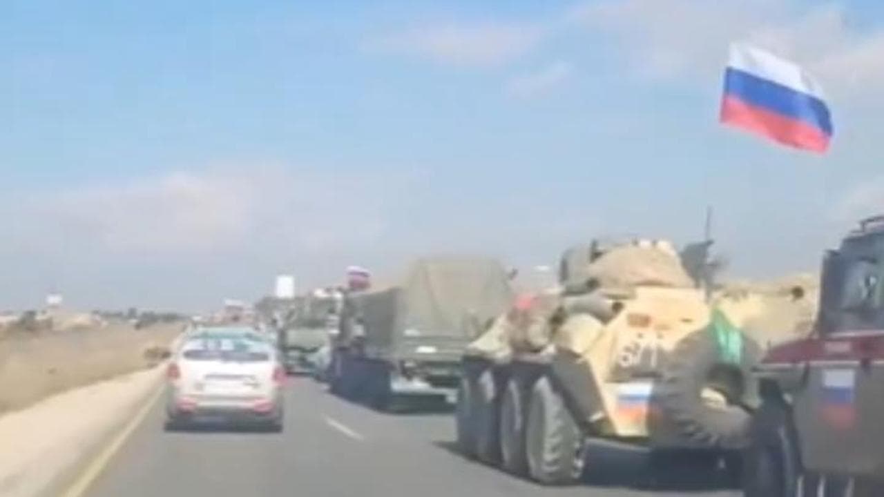 Siria, convogli militari russi sull'autostrada verso Homs. La CNN: "Preparativi di evacuazione"