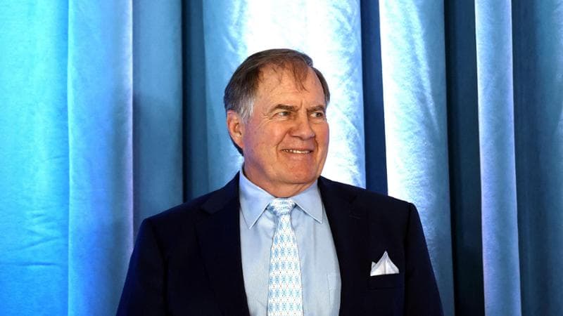 Il college football, l’ultima sfida del super coach Bill Belichick: “E non sono qui per andar via”