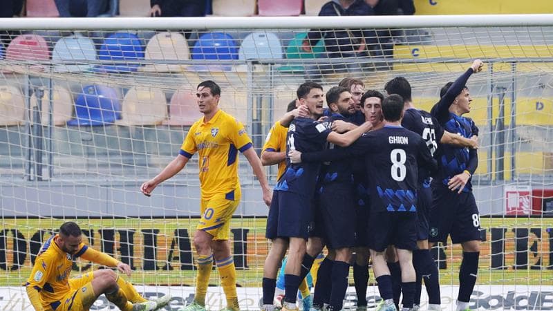 L'esultanza dei giocatori del Sassuolo a Frosinone