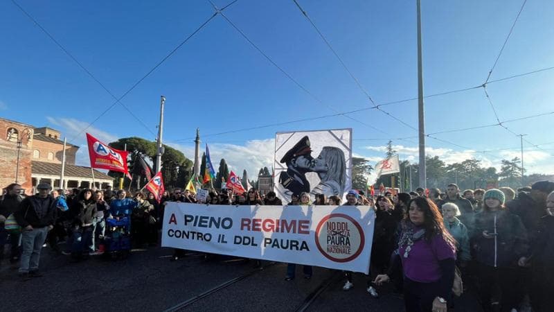 La manifestazione contro il ddl Sicurezza a Roma