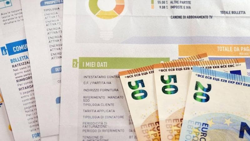 Telefonia, fattura cartacea sempre più cara. Fino a 60 euro all’anno: ecco come evitare gli aumenti