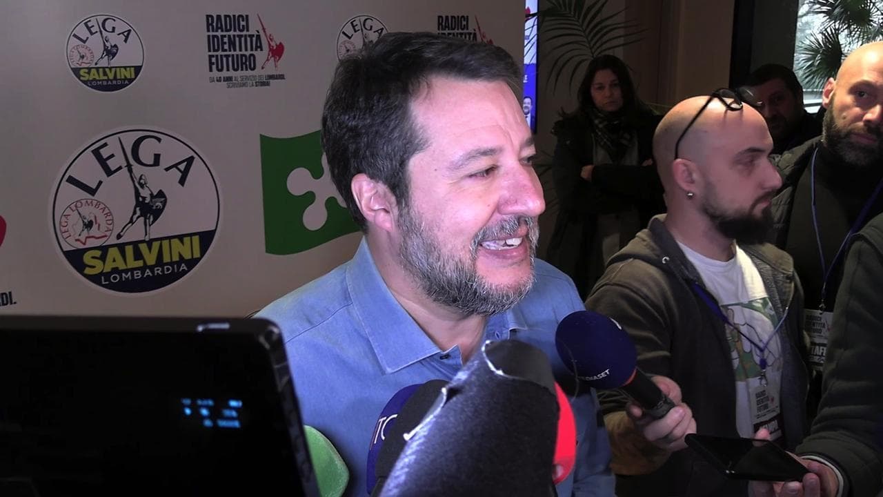 Salvini risponde a Vasco Rossi: "Adoro il cantante, ma si confrontasse con i parenti delle vittime"