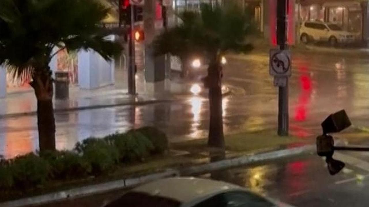 San Francisco flagellata da un rarissimo tornado: le immagini