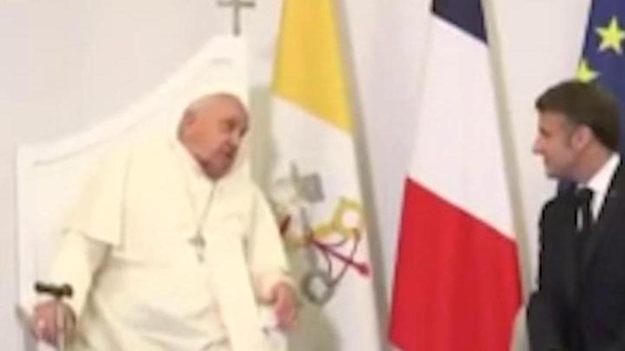 Ajaccio: Macron saluta il Papa e gli dona un libro su Notre Dame