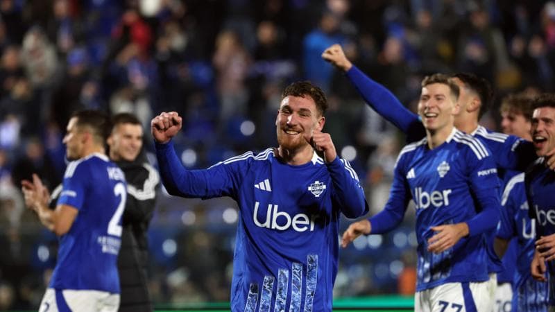 La gioia dei giocatori del Como dopo il gol di Gabrielloni