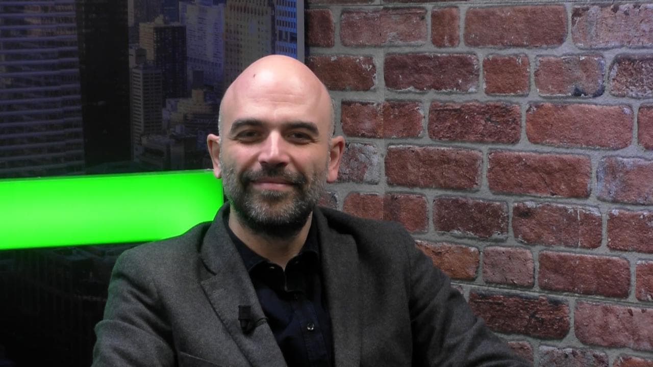 Saviano a Meloni: "A Caivano solo un po' di ordine pubblico. Su Gomorra idiozia da propaganda"