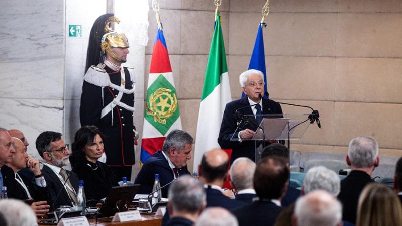 Il presidente della Repubblica Sergio Mattarella con il ministro degli Affari Esteri Antonio Tajani durante la Conferenza delle Ambasciatrici e degli Ambasciatori d’Italia, presso la Farnesina, Roma, 16 dicembre 2024. ANSA/ANGELO CARCONI