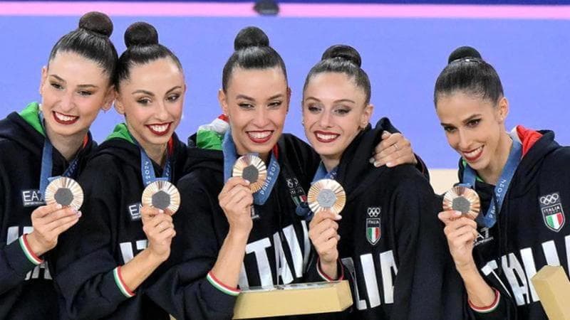 Alessia Maurelli (al centro), 28 anni