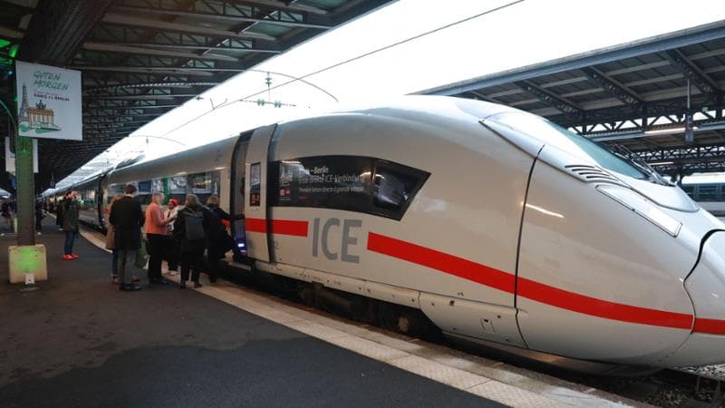 Parigi-Berlino, è partito il primo treno Av diretto. Otto ore: corre a 320 km/h solo in Francia