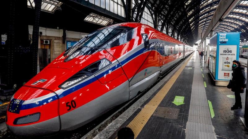 Trenitalia, l’orario invernale. 100 Frecce tra Roma e Milano. Ecco i treni per la neve e i mercatini