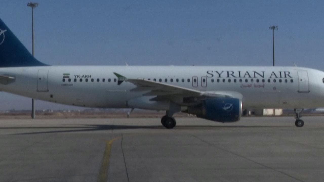 Siria, riapre l'aeroporto di Damasco: decollato il primo aereo dalla caduta del regime di Assad