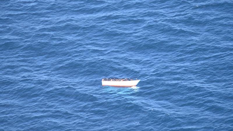 Sea Watch: “Cento persone alla deriva nel Mediterraneo, nessuno interviene”. E in Tunisia 20 morti
