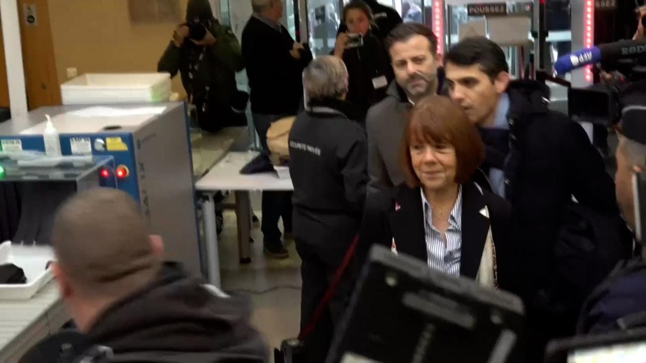 Processo Pelicot, l'arrivo di Gisèle al tribunale