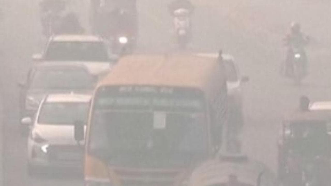India, Nuova Delhi soffoca: lo smog è 123 volte oltre i livelli di norma