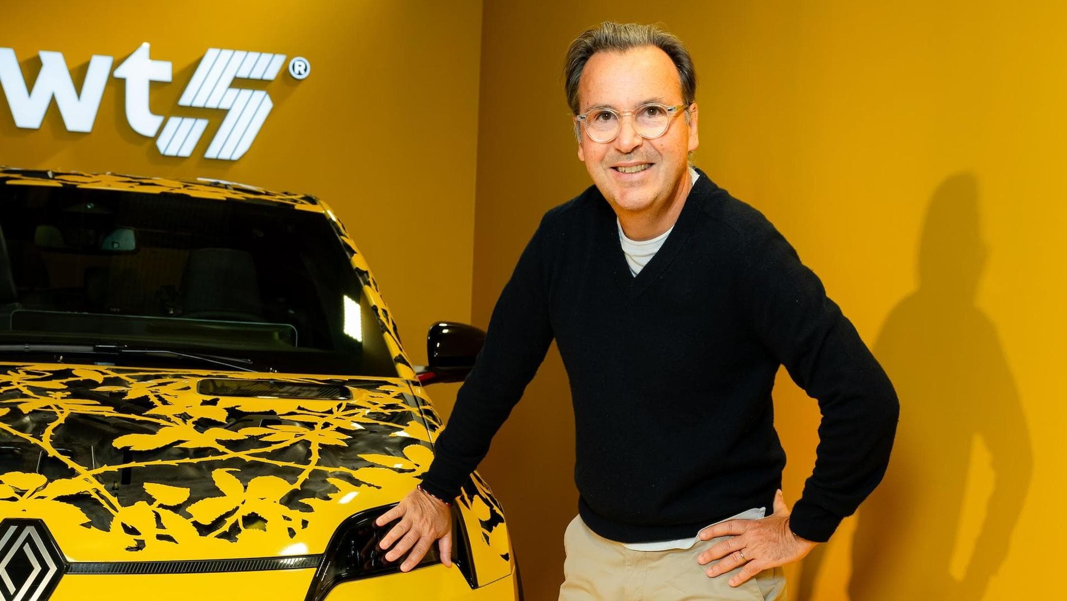 “Elektrikli arabalar R5 gibi seksi olmalı”. Belloni, Renault'nun pazarlama stratejilerini açıklıyor