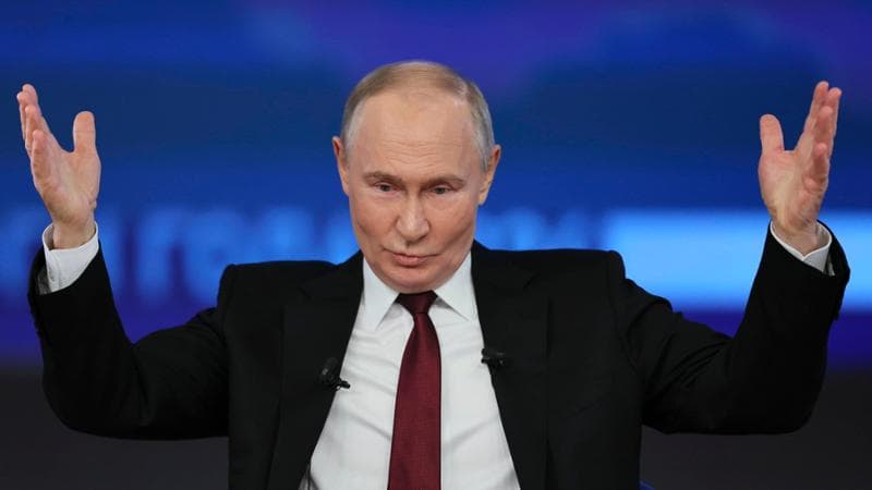 Putin ricorda l’amico Berlusconi: “Vorrei prendere un tè con lui”
