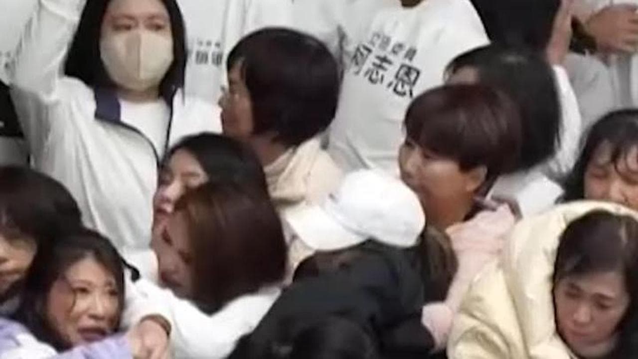 Taiwan, rissa in Parlamento: feriti diversi parlamentari durante gli scontri