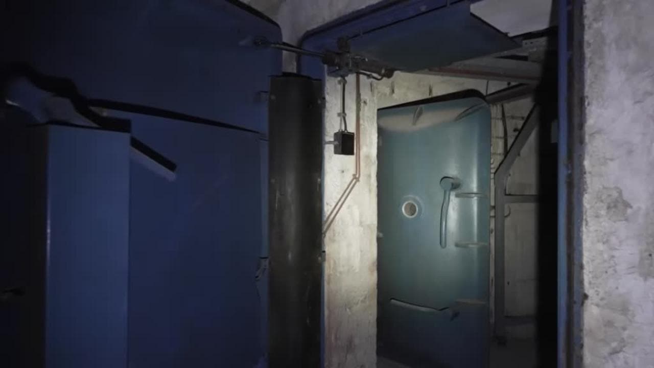 Germania, nei cunicoli di un bunker nucleare abbandonato: "Poteva ospitare fino a 5mila persone"
