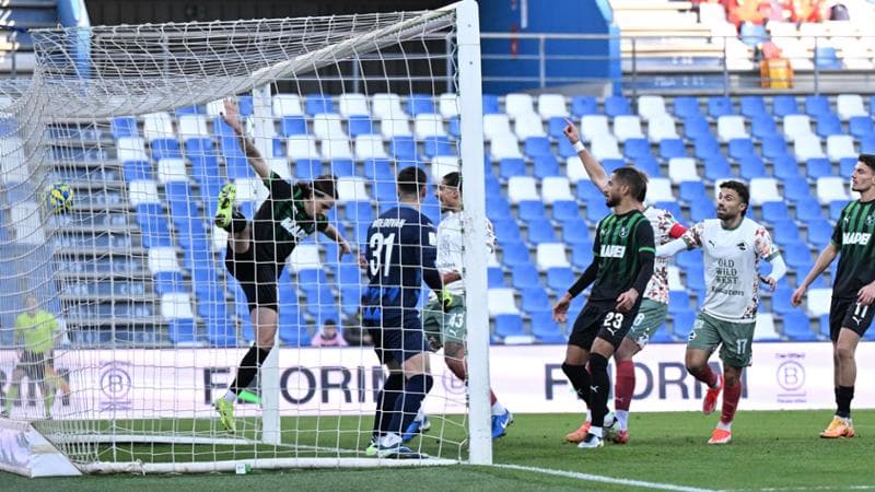 Serie B, il Sassuolo batte il Palermo e allunga in vetta. Lo Spezia aggancia il Pisa al 2° posto