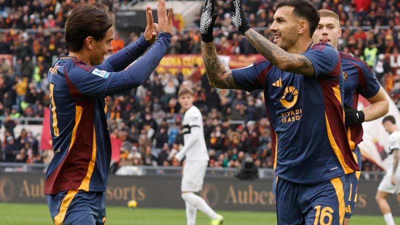 Dybala e Paredes dopo il 4-0