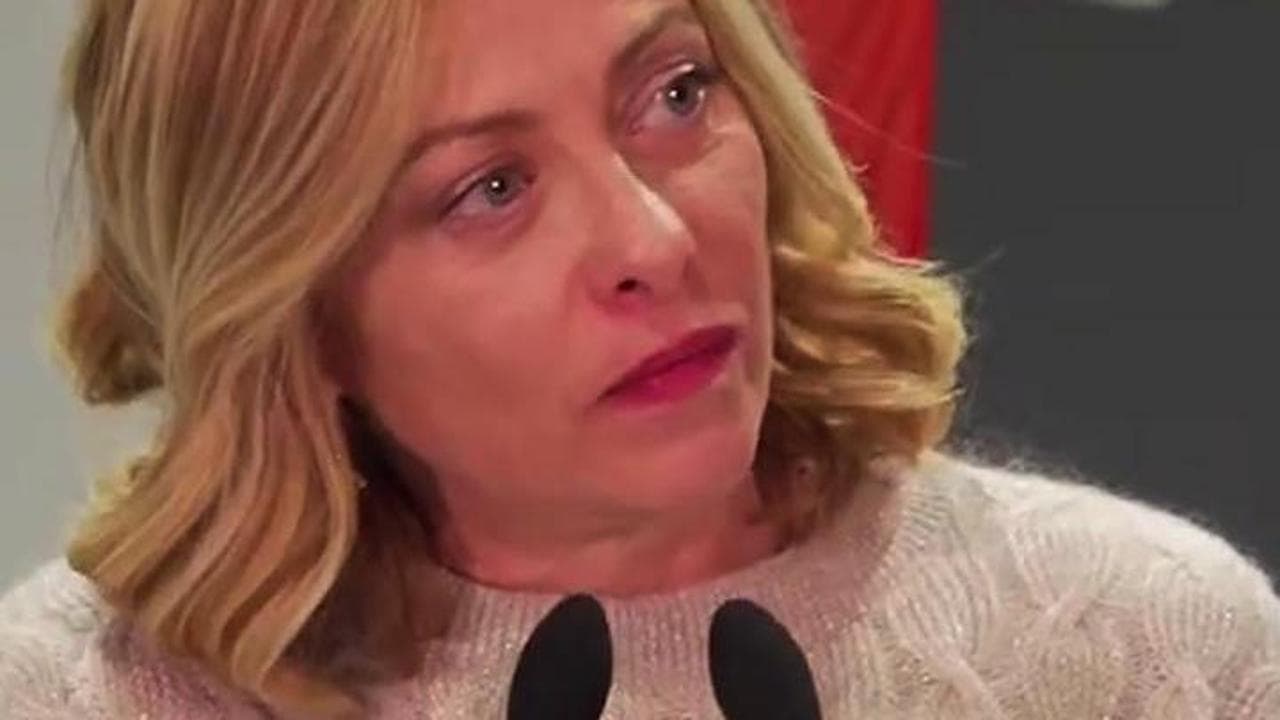 Gli auguri di Meloni ai soldati italiani in Lituania: la premier cita Tolkien e si commuove