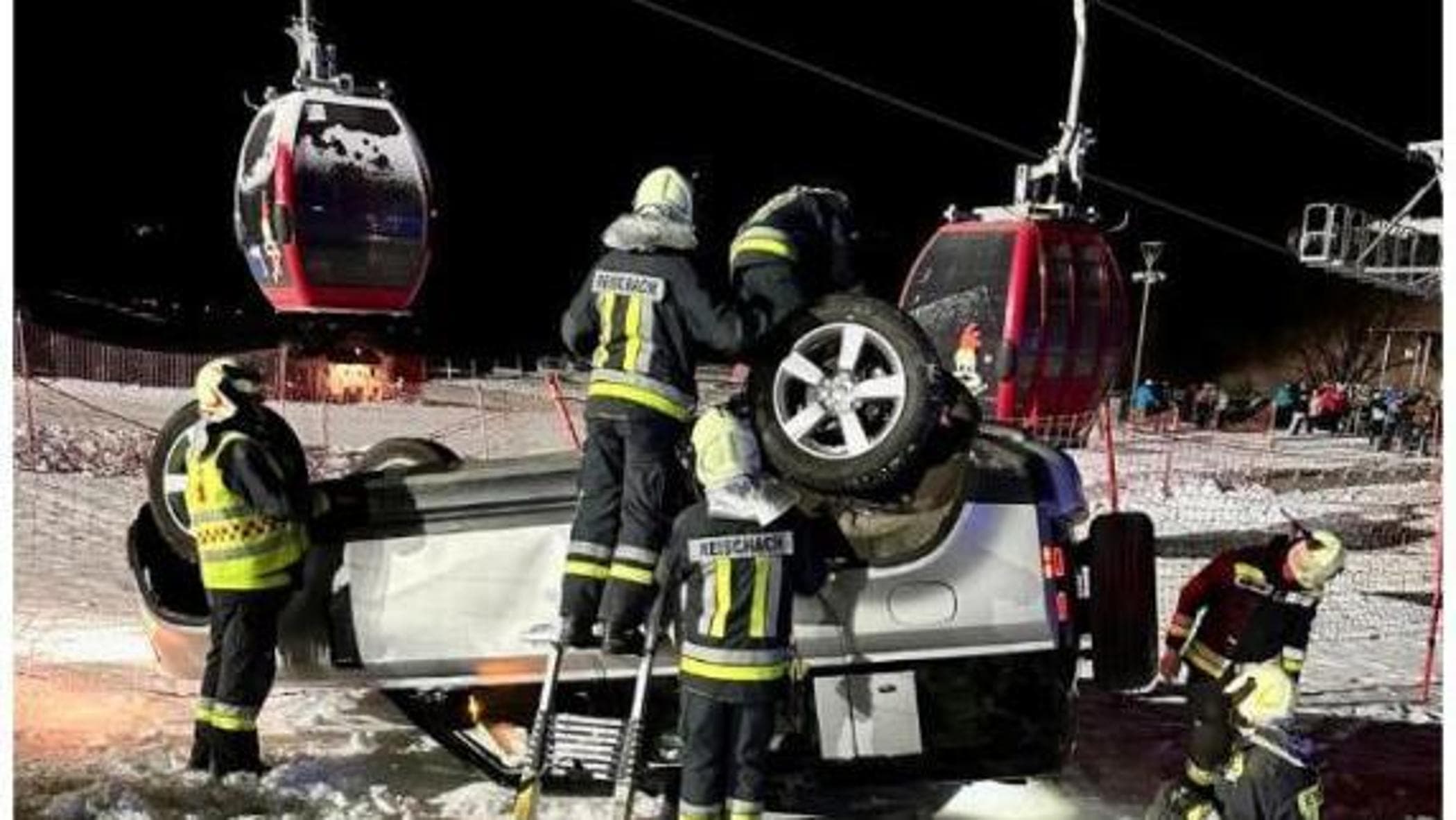 Alto Adige, Plan de Corones kayak pistlerinde SUV ile birlikte alabora oluyor. Daha sonra sürücü koşarak uzaklaşıyor.