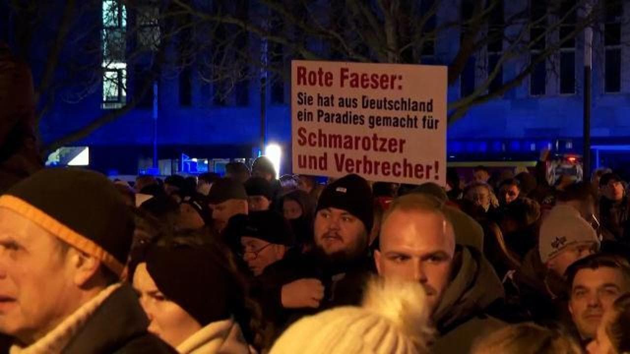 Magdeburgo, manifestazione dell'AfD  dopo l'attentato. La folla: "Espulsione! Espulsione!"