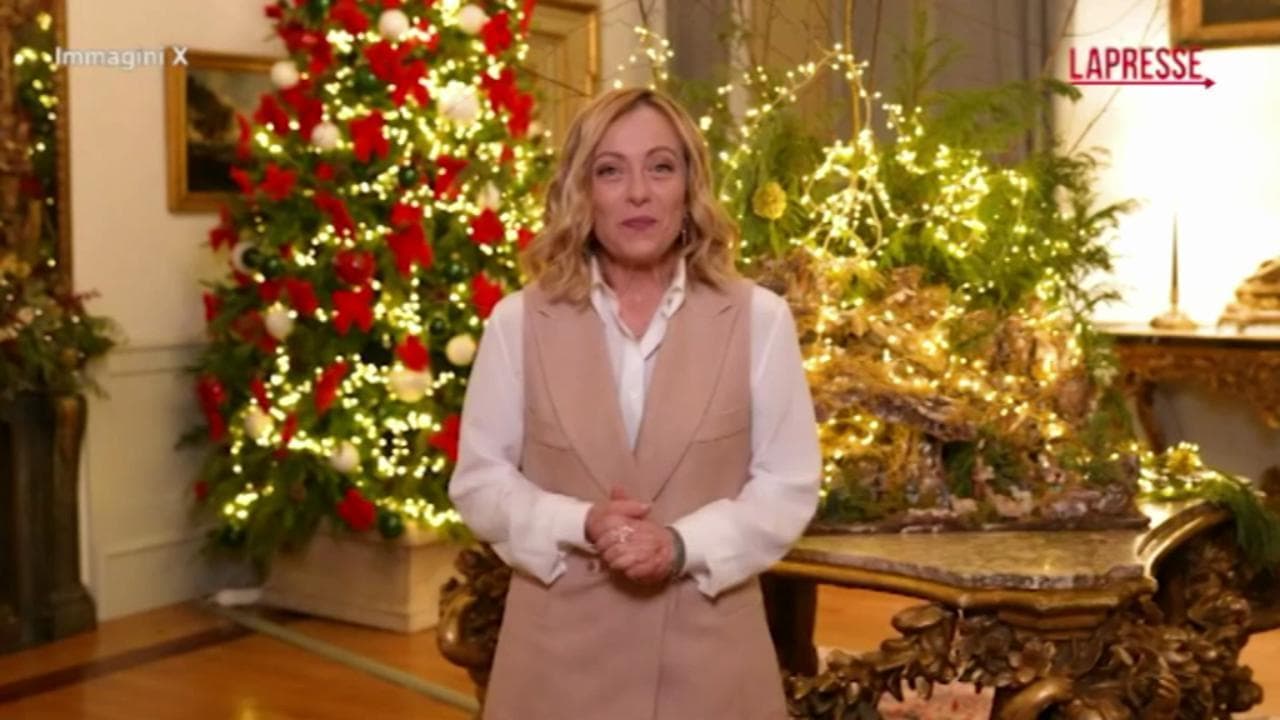 Meloni, gli auguri per Natale: "Grazie a chi dona sé stesso agli altri"