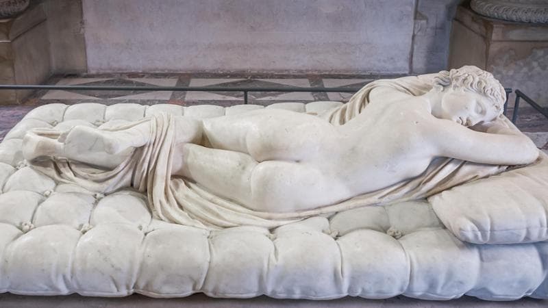 Ermafrodito dormiente, copia romana del II secolo d.C. da un originale di Policleto