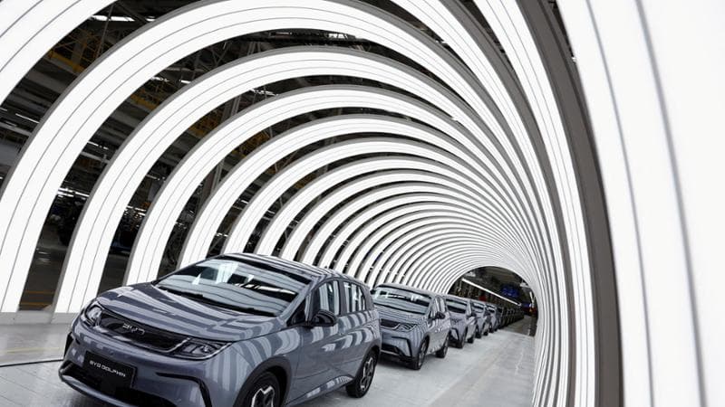 Auto, sorpasso in Cina: le elettriche battono i motori a combustione