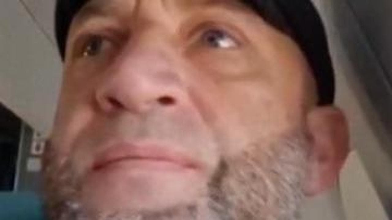 Aereo caduto in Kazakistan, il passeggero sopravvissuto: "Il boato, l'inferno e poi il silenzio"