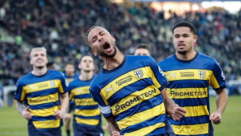 Hernani esulta dopo il gol su rigore