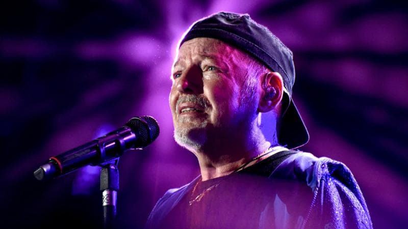 Stasera in tv si canta con Vasco Rossi: su Canale 5 “I magnifici 7” di San Siro