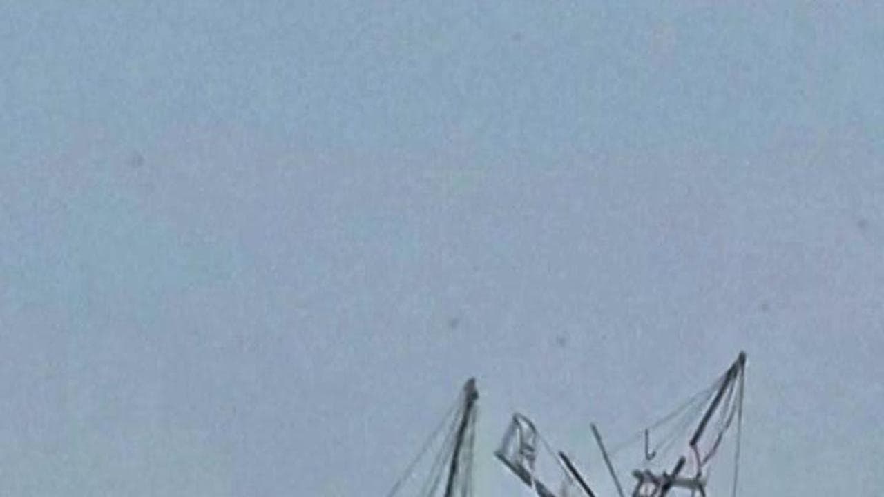 In Perù onde anomale di quattro metri devastano la costa e travolgono le barche