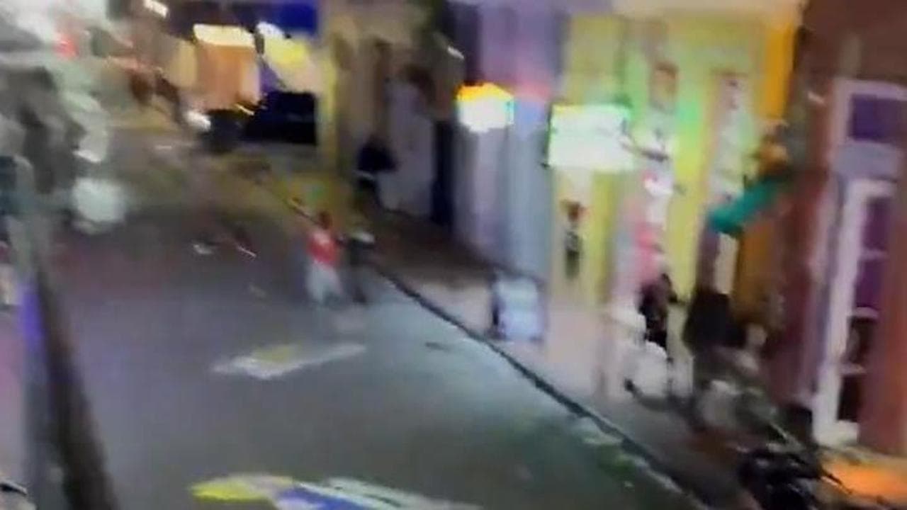 New Orleans, strage in strada: i momenti dell'attacco con l'auto e gli spari