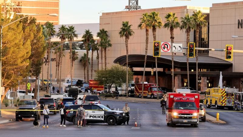 Esplosione Tesla di fronte al Trump Hotel: “L’autista aveva ferita da arma da fuoco alla testa”