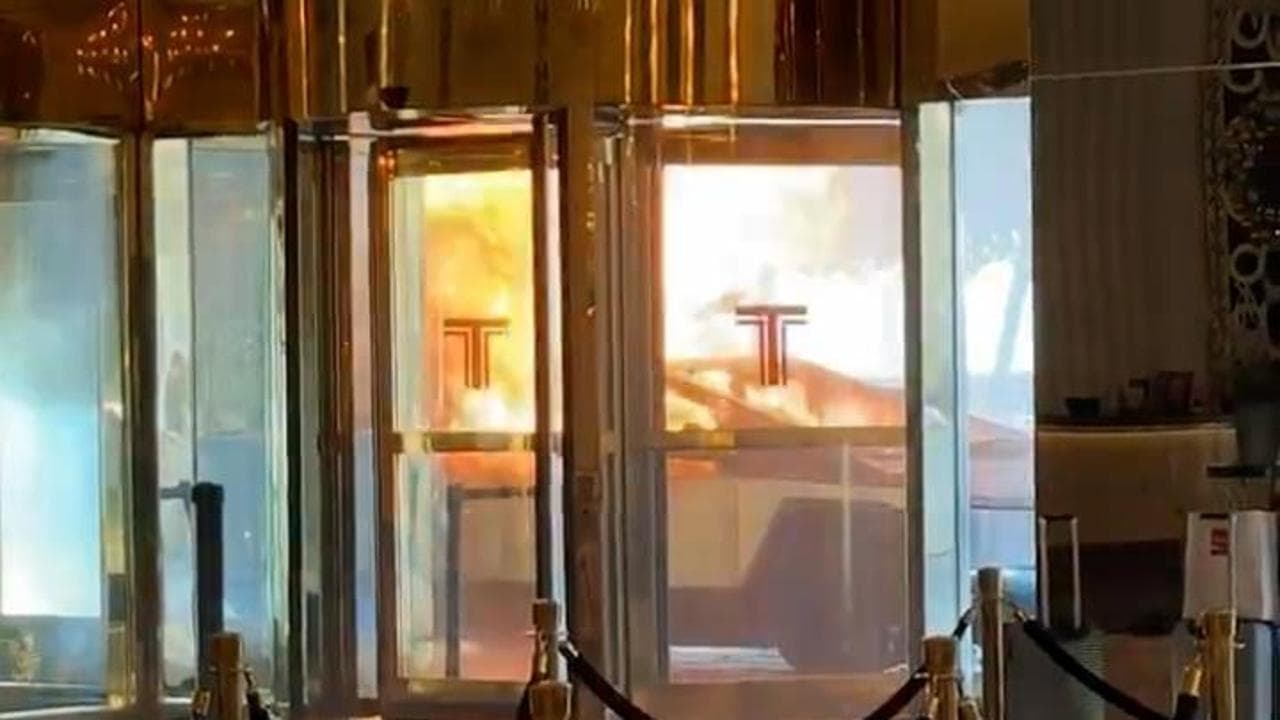 Las Vegas, la Tesla che esplode vista dall'interno della Trump Tower