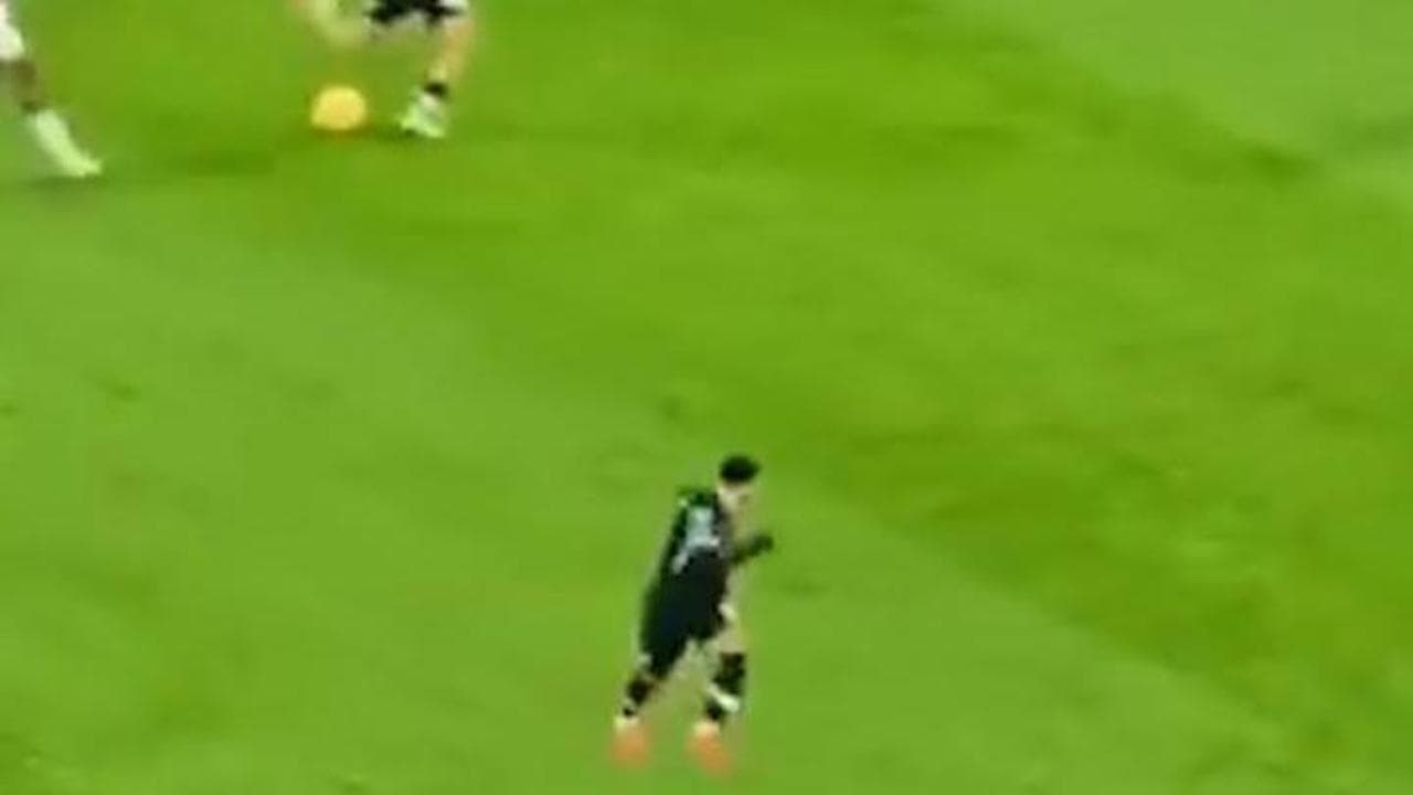 Magia in Premier League: il passaggio di Alexander-Arnold che ha incantato l'Inghilterra