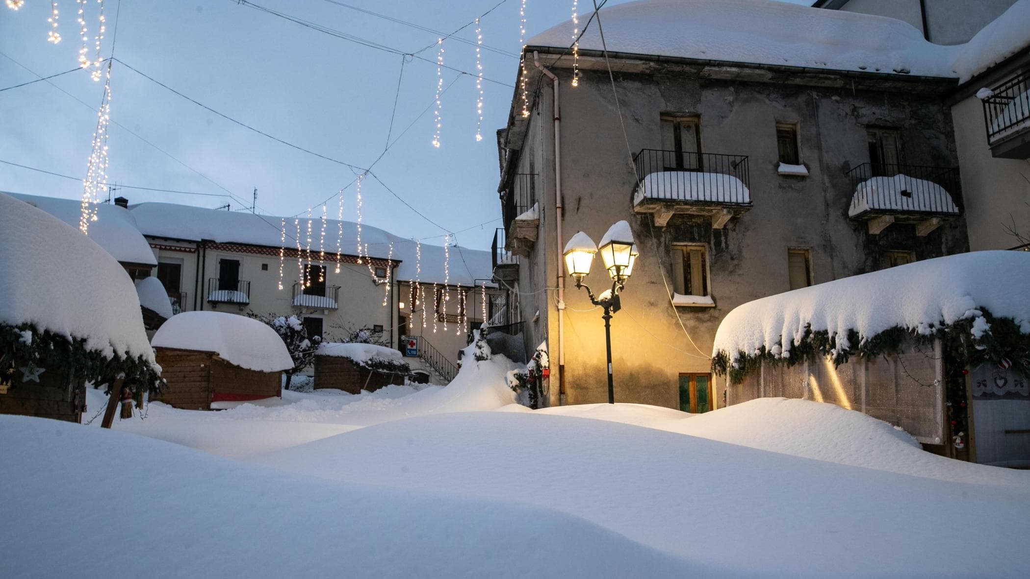 Hava tahmini, Cuma günü kar ve yağmur, hafta sonu ise güneşli. Sonra Befana kasırgası geliyor