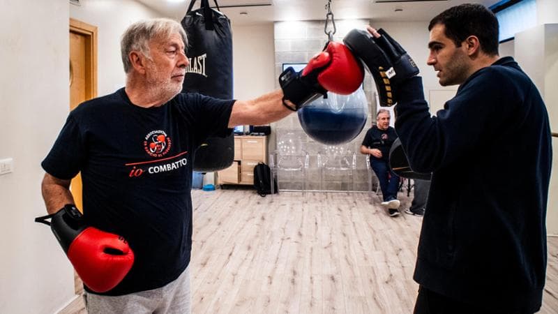 Nella palestra di Firenze, Maurizio si allena con Alessandro, uno degli istruttori.  Il centro è diretto dall’ortopedico Maurizio Bertoni (Alessandro Serranò/Agf)