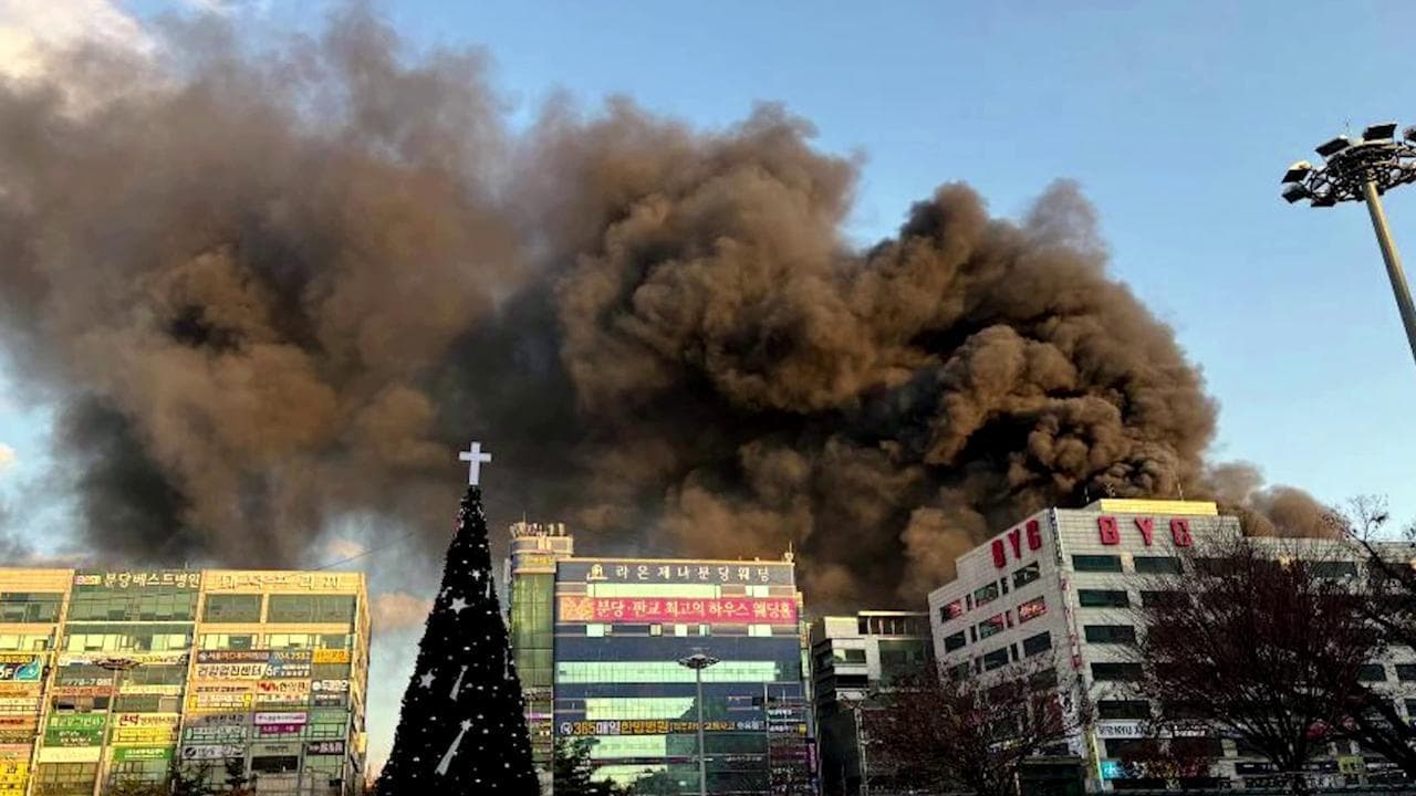 Corea del Sud, incendio in un centro commerciale a Seongnam