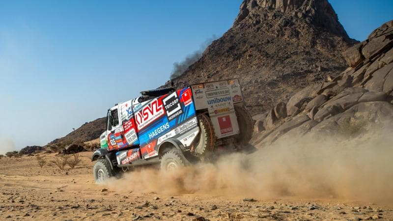 Dakar, in viaggio con papà: la sfida estrema nel deserto si corre in famiglia
