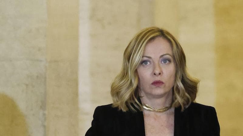 Meloni in volo per Mar-a-Lago: l'incontro con Trump all’1.30 italiana. Sul tavolo anche il caso Sala