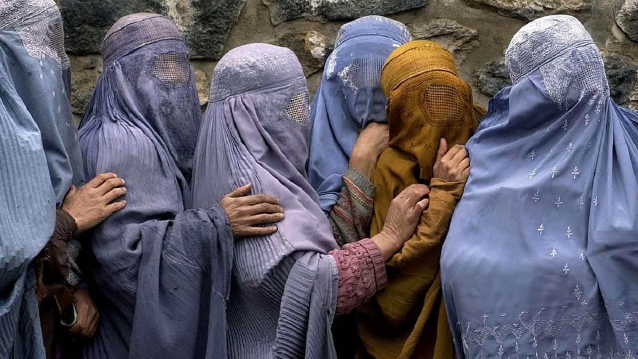 Afganistan'da Taliban'dan STK'lara tehdit: “Kadınları işe almayı bırakın, yoksa sizi kovarız”