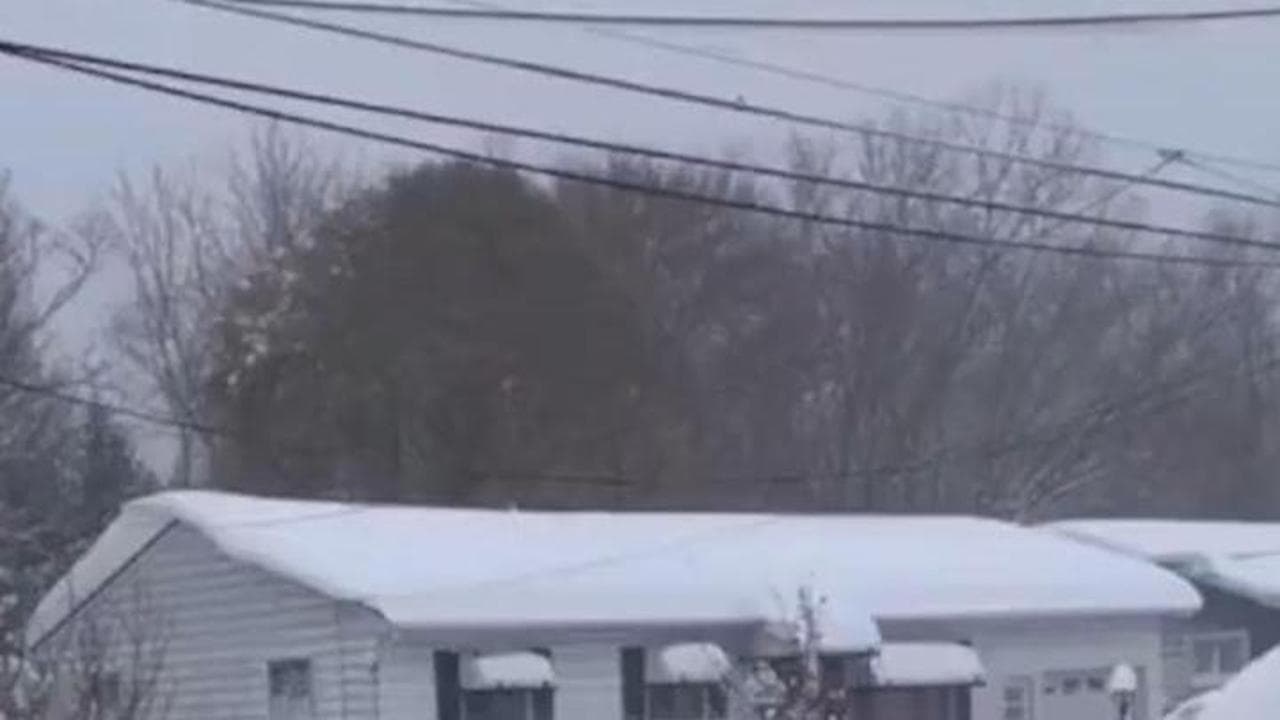 Forti nevicate in Inghilterra, chiusi gli aeroporti di Manchester e Liverpool
