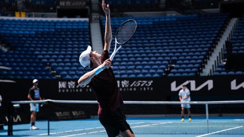 Jannik Sinner in allenamento a Melbourne
