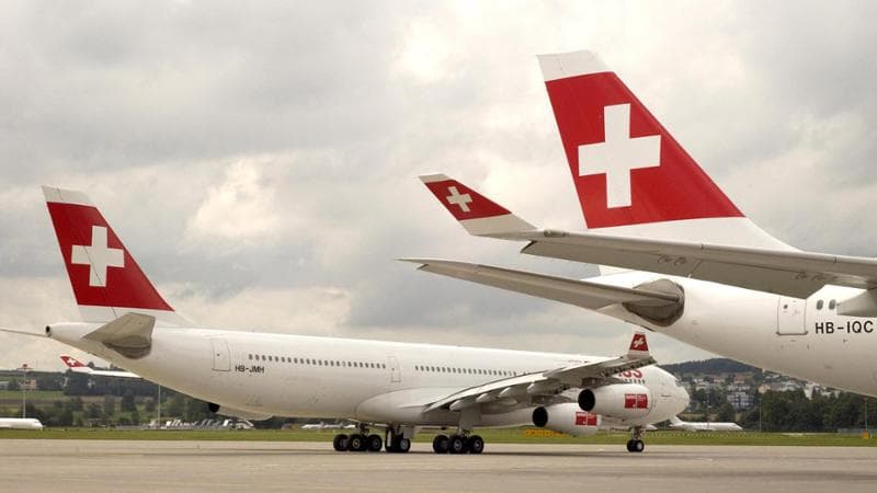 Swissair, a quasi 25 anni dal fallimento brindano i pensionati: per loro stipendi d’oro e gite free